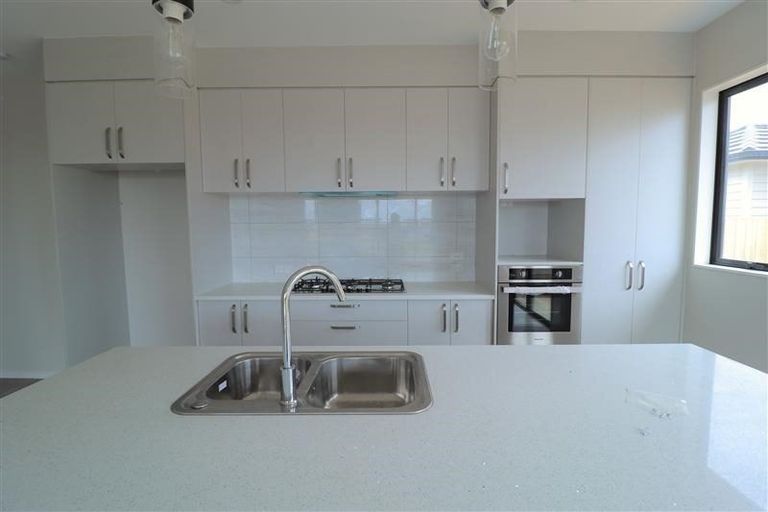 Photo of property in 10 Olivia Road, Pukekohe, 2120