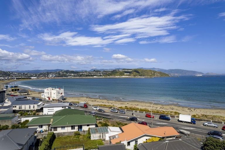Photo of property in 201 Queens Drive, Lyall Bay, Wellington, 6022