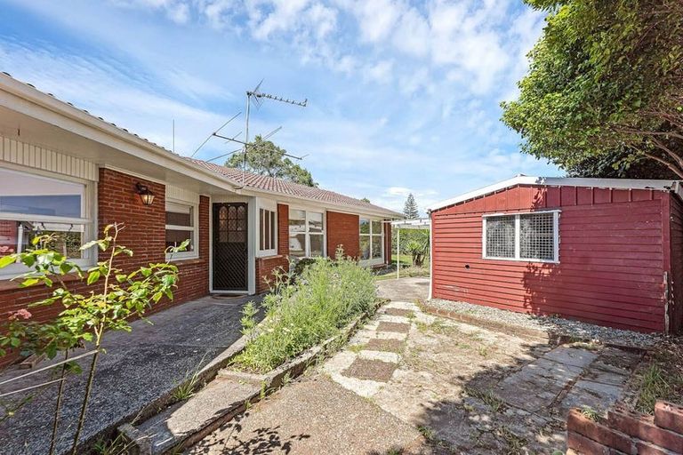 Photo of property in 50 Edgewater Drive, Pakuranga, Auckland, 2010