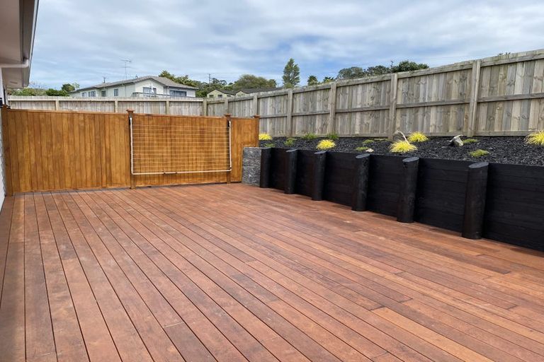 Photo of property in 17 Surf View Crescent, Red Beach, 0932