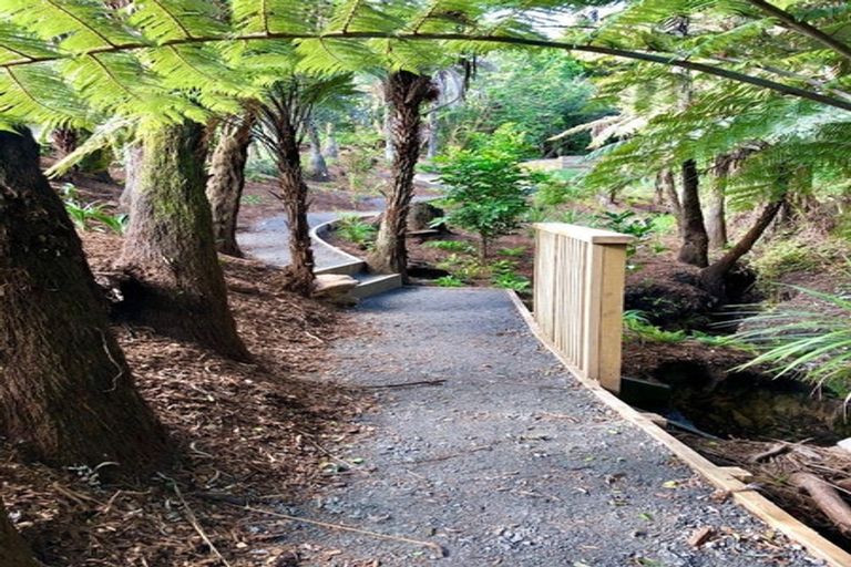 Photo of property in 35 Drome View Place, Beach Haven, Auckland, 0626