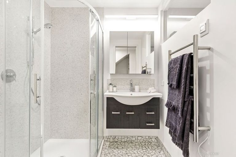 Photo of property in 10b Crieff Street, Northland, Wellington, 6012