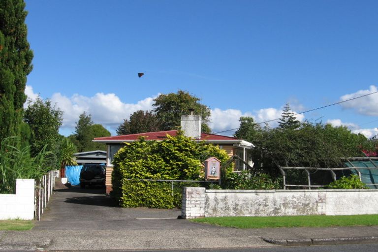 Photo of property in 14 Stokes Avenue, Te Atatu Peninsula, Auckland, 0610