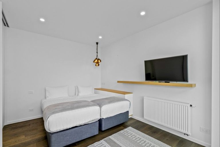 Photo of property in 1 Highlands Close, Queenstown, 9300