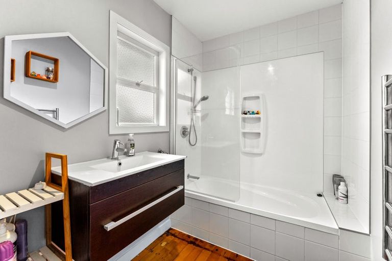 Photo of property in 14 Rosecamp Road, Beach Haven, Auckland, 0626