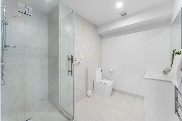 Photo of property in 4d Flaunty Place, West Harbour, Auckland, 0618
