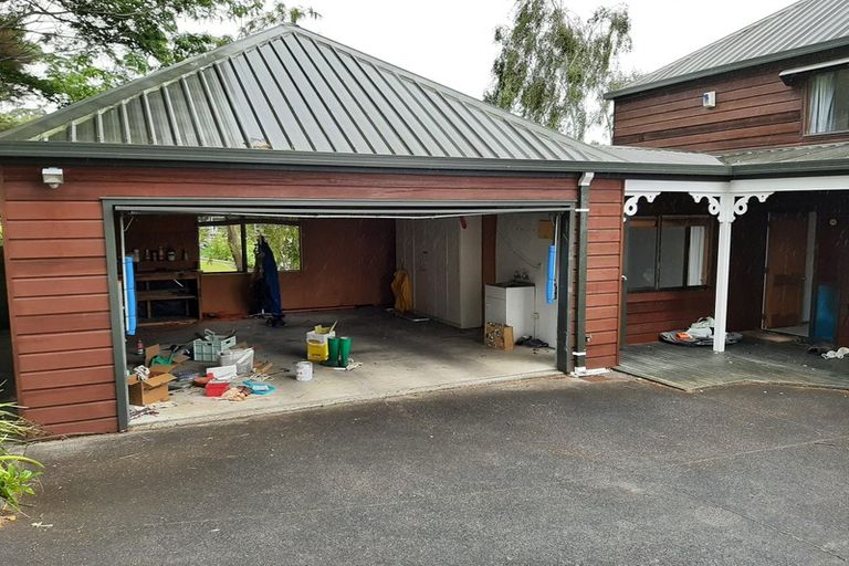 Photo of property in 28 Pohutukawa Avenue, Red Beach, 0932