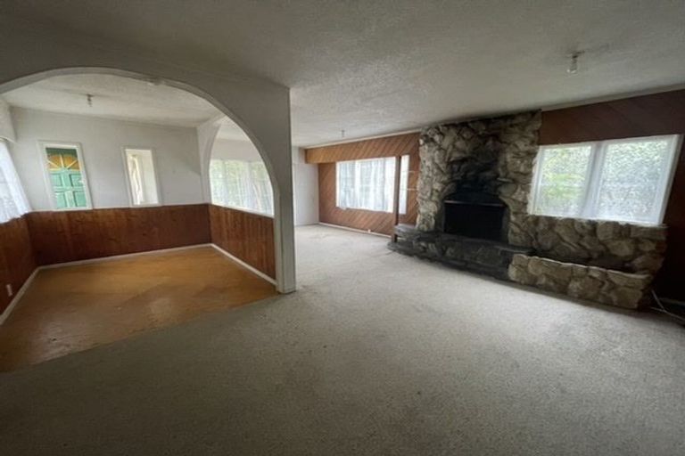 Photo of property in 2 Donovan Avenue, Massey, Auckland, 0614