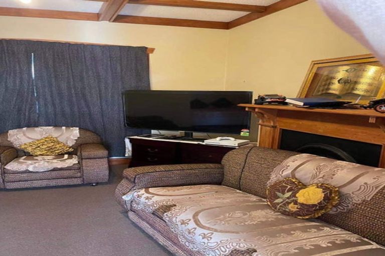 Photo of property in 115 Woodglen Road, Glen Eden, Auckland, 0602