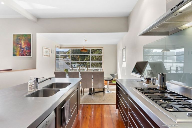 Photo of property in 33 Myrtle Crescent, Mount Cook, Wellington, 6021