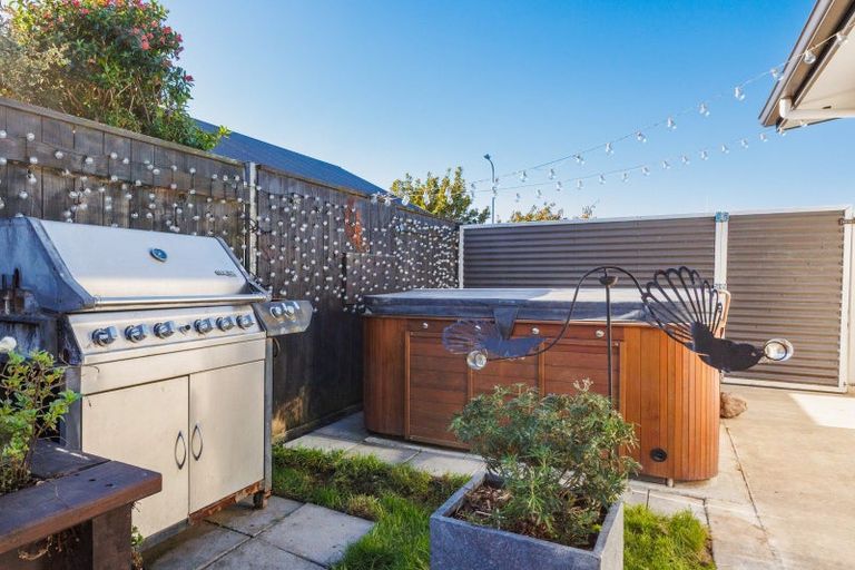 Photo of property in 51 Chestnut Close, Kelvin Grove, Palmerston North, 4414