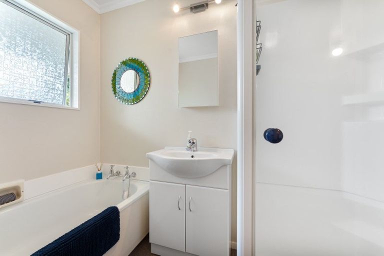 Photo of property in 19 Hillcrest Drive, Kelvin Grove, Palmerston North, 4414