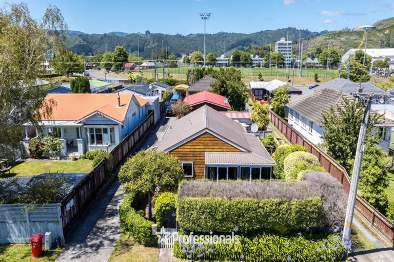 Photo of property in 34 Palmer Crescent, Silverstream, Upper Hutt, 5019