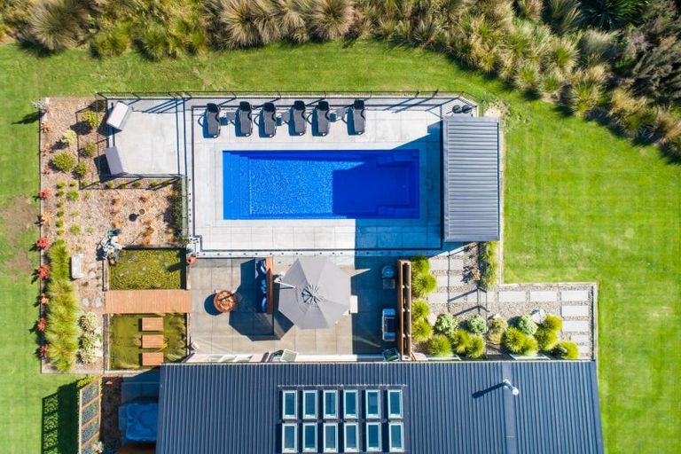 Photo of property in 9 Paterson Lane, Kelvin Grove, Palmerston North, 4470