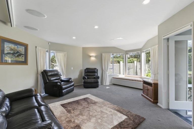 Photo of property in 19 Molyneux Close, Whitby, Porirua, 5024