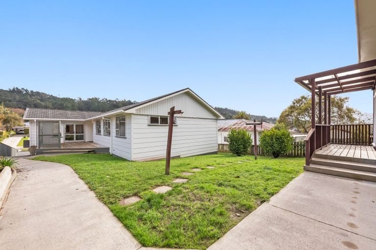 Photo of property in 4 Thomson Grove, Stokes Valley, Lower Hutt, 5019