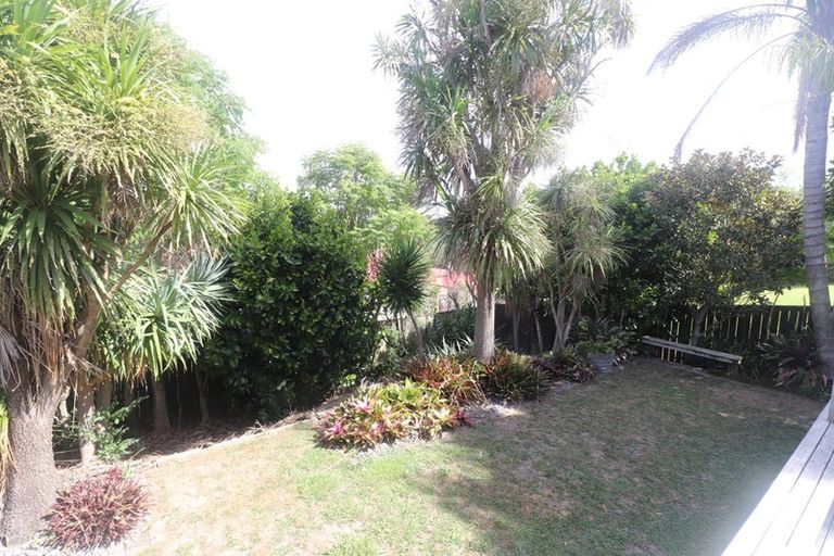 Photo of property in 19 Rehia Road, Massey, Auckland, 0614
