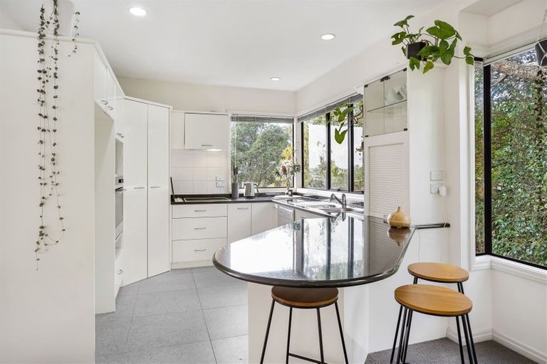 Photo of property in 29 Speedy Crescent, Hillcrest, Auckland, 0627