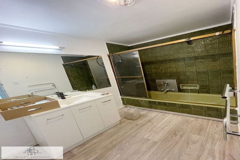 Photo of property in 112 Point View Drive, East Tamaki Heights, Auckland, 2016