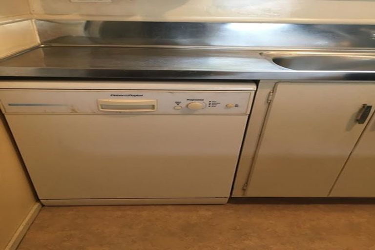 Photo of property in 1/81 Hutchinson Avenue, New Lynn, Auckland, 0600