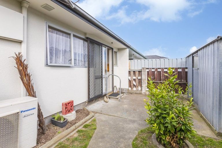 Photo of property in 2/70 Meeanee Road, Taradale, Napier, 4112