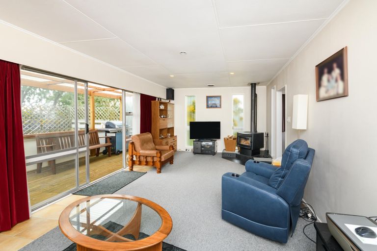 Photo of property in 1 Essex Place, Milson, Palmerston North, 4414