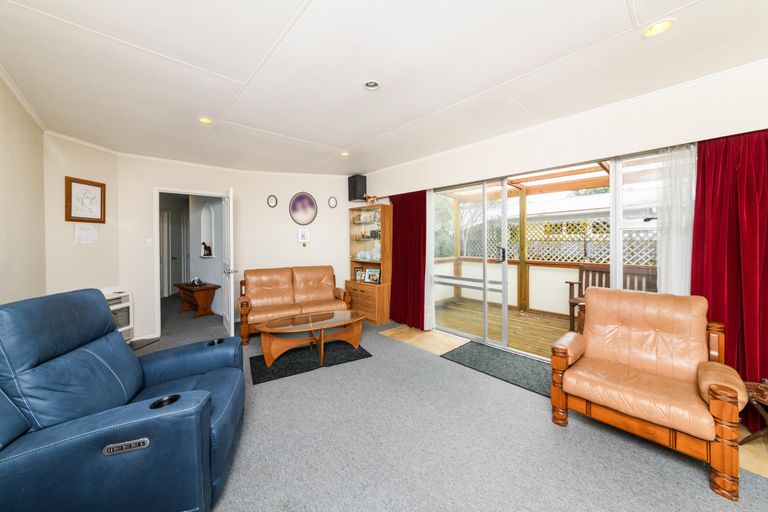 Photo of property in 1 Essex Place, Milson, Palmerston North, 4414