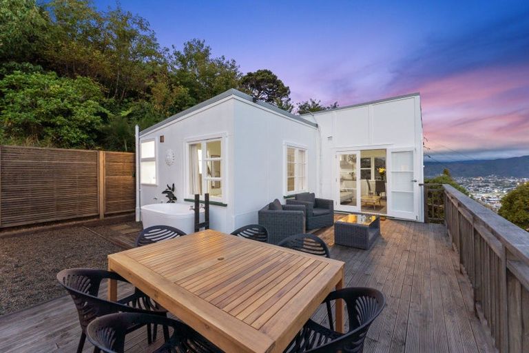 Photo of property in 25 Singers Road, Korokoro, Lower Hutt, 5012