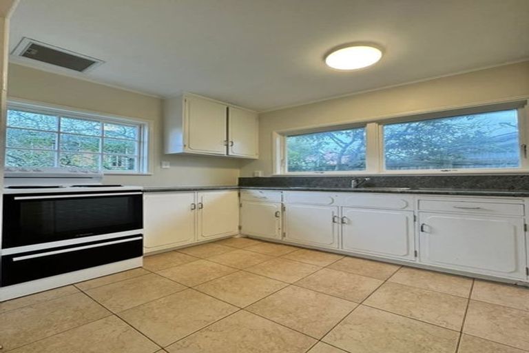 Photo of property in 2/12 Booker Place, Weymouth, Auckland, 2103