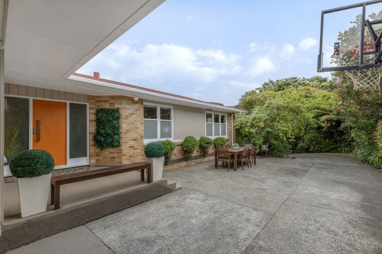 Photo of property in 4 Lane Crescent, Tawa, Wellington, 5028