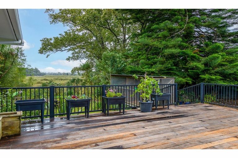 Photo of property in 42 Lowtherhurst Road, Massey, Auckland, 0614