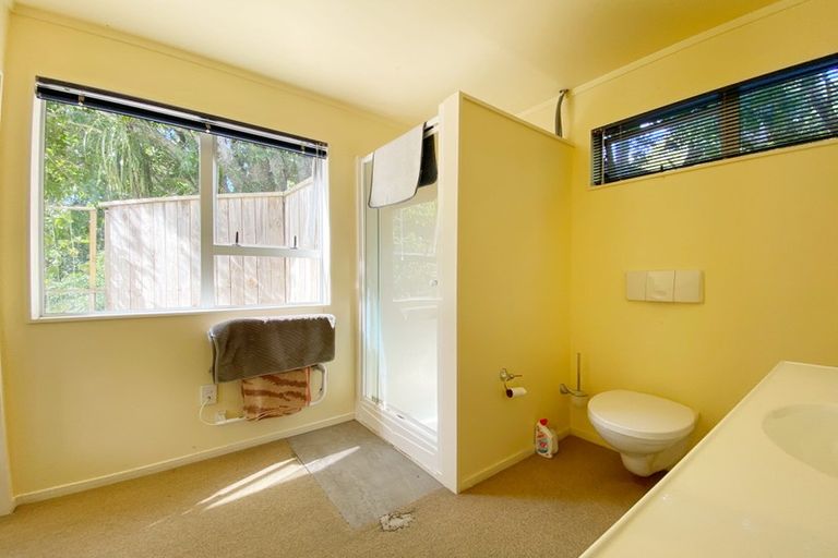 Photo of property in 37 Onedin Place, Titirangi, Auckland, 0604