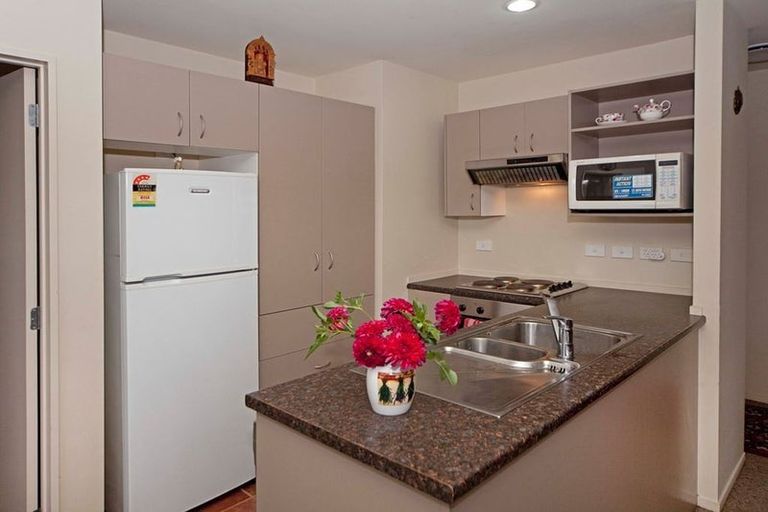 Photo of property in 52 Woodbank Drive, Glen Eden, Auckland, 0602