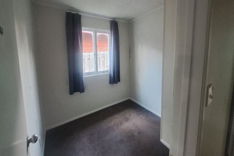 Photo of property in 5 Denver Avenue, Sunnyvale, Auckland, 0612