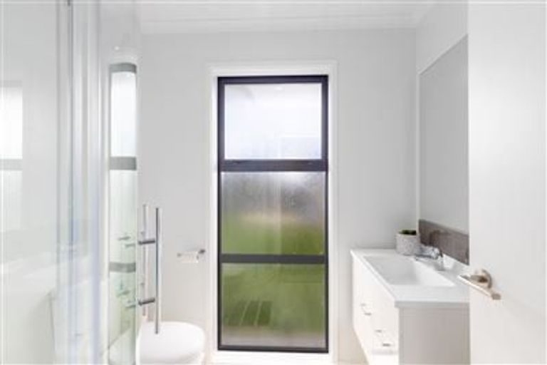 Photo of property in 16 Northmoor Boulevard, Rolleston, 7615