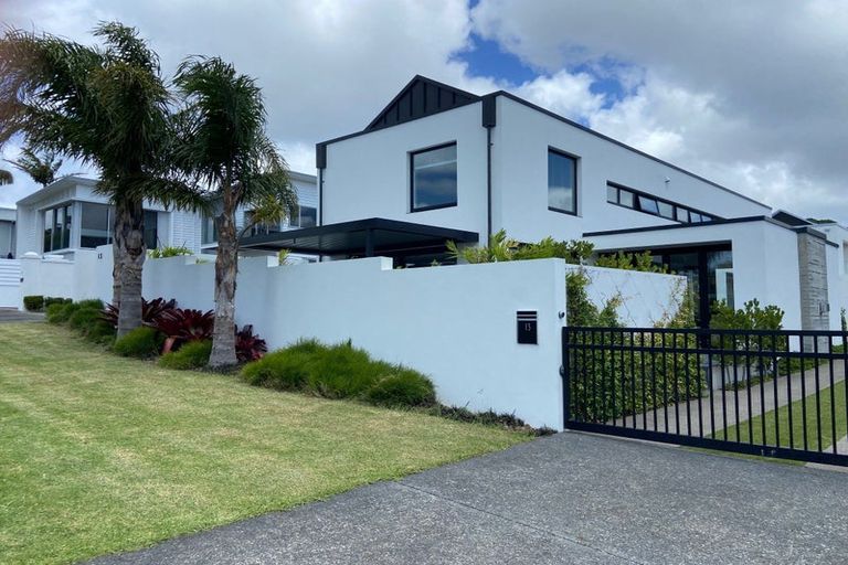 Photo of property in 13 Sharon Road, Waiake, Auckland, 0630