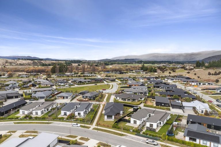 Photo of property in 40 Marbleleaf Lane, Albert Town, Wanaka, 9305