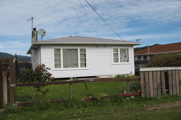 Photo of property in 7 Mckay Street, Wainuiomata, Lower Hutt, 5014