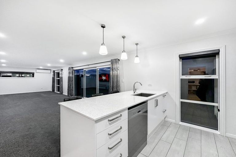 Photo of property in 8 Clonbunny Close, Rolleston, 7614