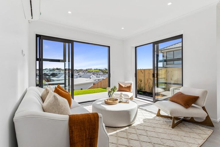 Photo of property in 24 Symes Drive, Red Beach, 0932