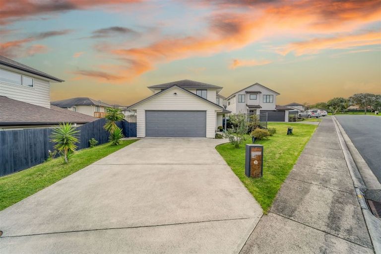 Photo of property in 18 Maylee Crescent, Gulf Harbour, Whangaparaoa, 0930