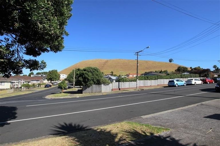 Photo of property in 77 Mountain Road, Mangere Bridge, Auckland, 2022