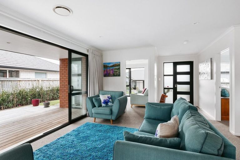 Photo of property in 4 Washingtonia Way, Omokoroa, 3114