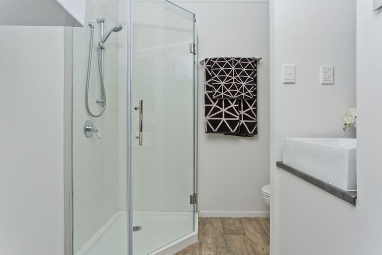 Photo of property in 3/2 Bentley Avenue, Glenfield, Auckland, 0629