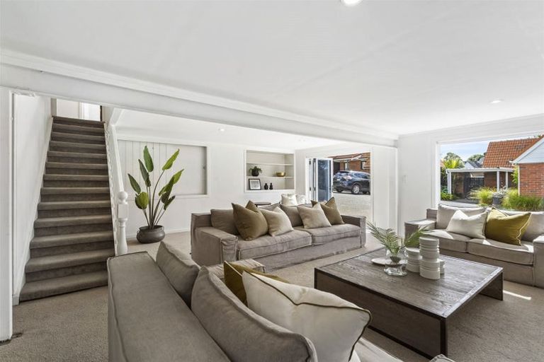 Photo of property in 2/5 Elderwood Lane, Belmont, Auckland, 0622