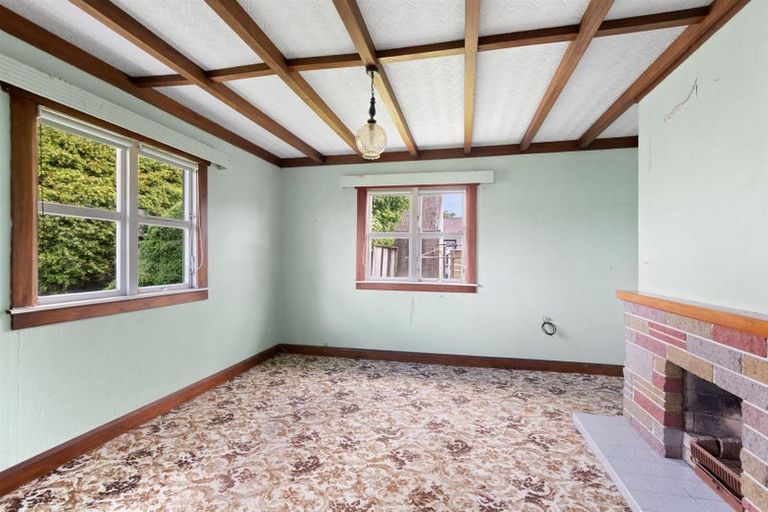 Photo of property in 10 Tukapa Street, Westown, New Plymouth, 4310