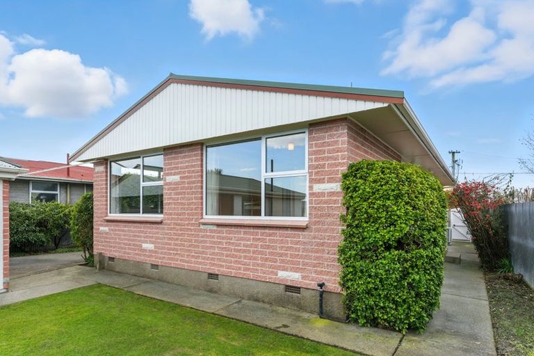 Photo of property in 70 Daniels Road, Redwood, Christchurch, 8051