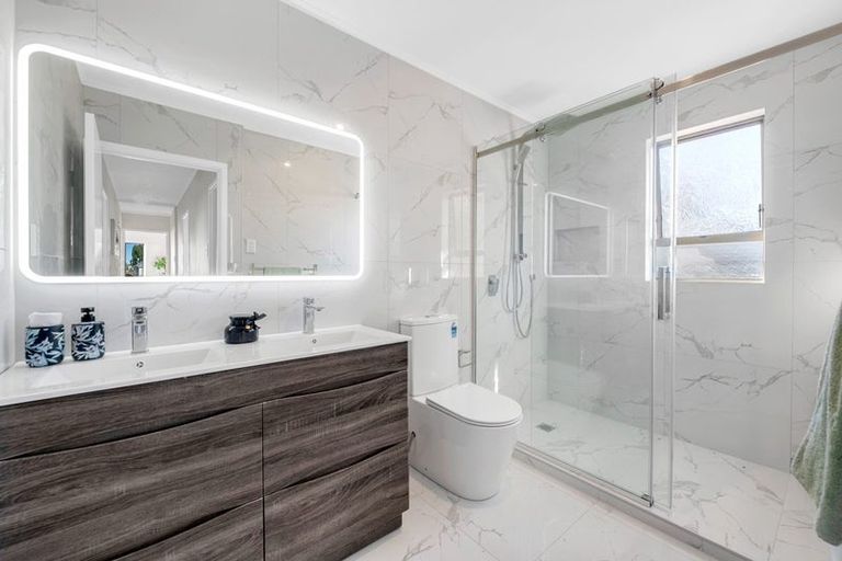 Photo of property in 4 Burlington Place, Manurewa, Auckland, 2102