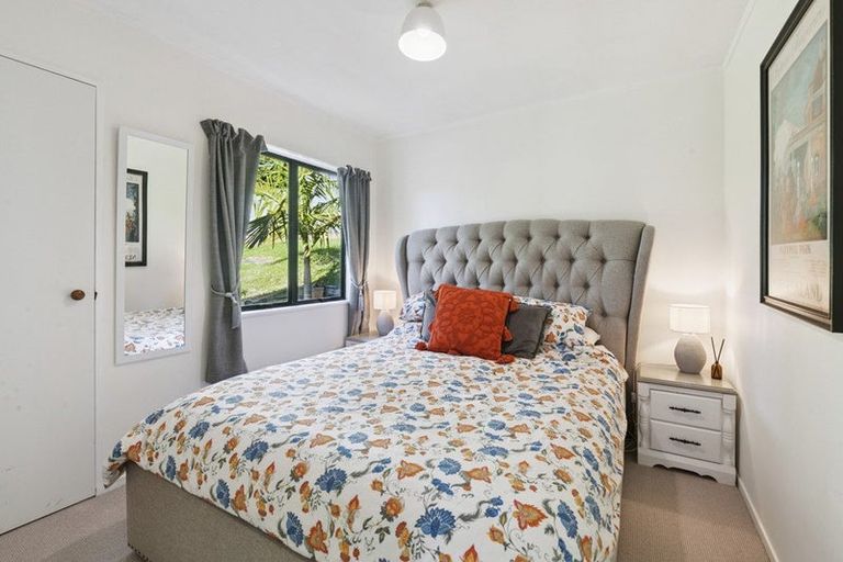 Photo of property in 10 Emery Grove, Bayview, Auckland, 0629