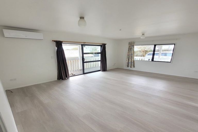 Photo of property in 1/100 Birkdale Road, Birkdale, Auckland, 0626